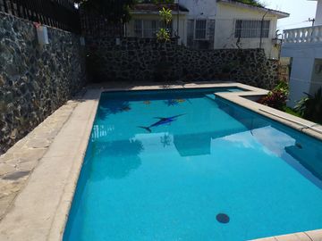 Casa sola de 4 recamaras con alberca  en Burgos Cuernavaca, Temixco, Mor.