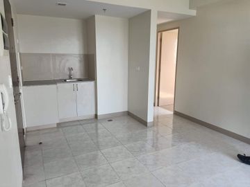 Ready for Occupancy 3 BR condo in New Manila E. Rodriguez Q.C.