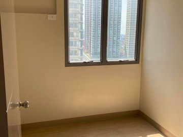 Ready for Occupancy 3 BR condo in New Manila E. Rodriguez Q.C.