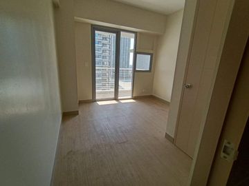 Ready for Occupancy 3 BR condo in New Manila E. Rodriguez Q.C.