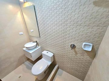 HERMOSA CASA EN VENTA - MIRAFLORES COUNTRY CLUB-CASTILLA