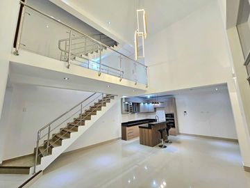 HERMOSA CASA EN VENTA - MIRAFLORES COUNTRY CLUB-CASTILLA