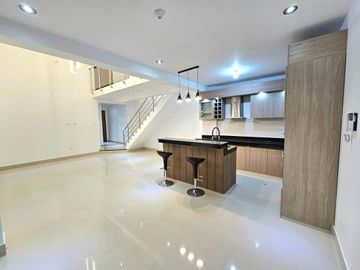HERMOSA CASA EN VENTA - MIRAFLORES COUNTRY CLUB-CASTILLA