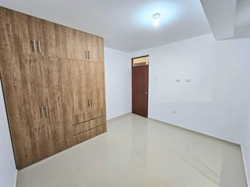 HERMOSA CASA EN VENTA - MIRAFLORES COUNTRY CLUB-CASTILLA