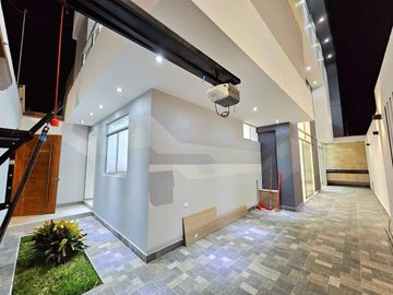 HERMOSA CASA EN VENTA - MIRAFLORES COUNTRY CLUB-CASTILLA
