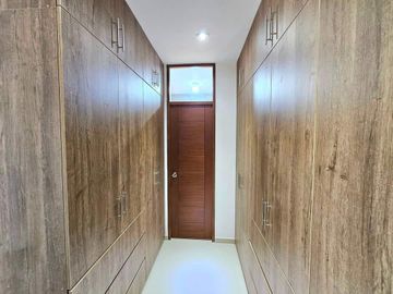 HERMOSA CASA EN VENTA - MIRAFLORES COUNTRY CLUB-CASTILLA