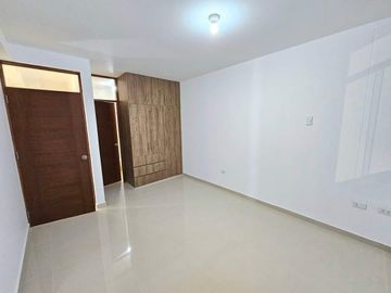 HERMOSA CASA EN VENTA - MIRAFLORES COUNTRY CLUB-CASTILLA