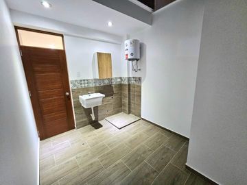 HERMOSA CASA EN VENTA - MIRAFLORES COUNTRY CLUB-CASTILLA