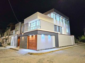 HERMOSA CASA EN VENTA - MIRAFLORES COUNTRY CLUB-CASTILLA