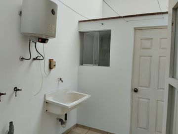 Duplex Primer Piso en Venta con Cochera Frente a Parque