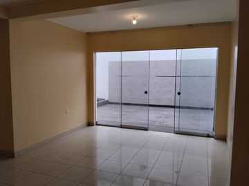 Duplex Primer Piso en Venta con Cochera Frente a Parque