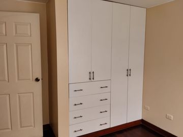 Duplex Primer Piso en Venta con Cochera Frente a Parque