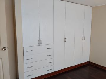 Duplex Primer Piso en Venta con Cochera Frente a Parque