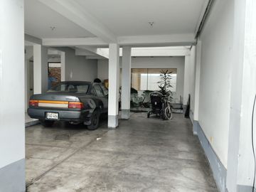 Duplex Primer Piso en Venta con Cochera Frente a Parque