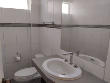 Duplex Primer Piso en Venta con Cochera Frente a Parque