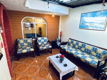 GUILLERMO MORALES vende terreno con casa Guayllabamba