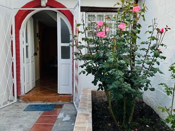 GUILLERMO MORALES vende terreno con casa Guayllabamba