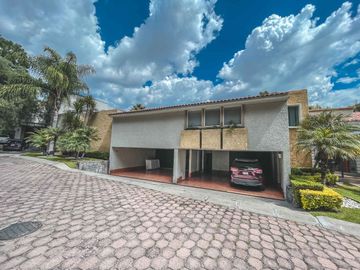 RESIDENCIA EN VENTA EN FRACCIONAMIENTO VILLA MAGNA
