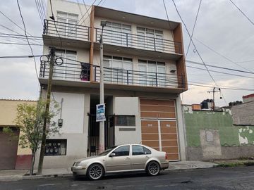 Edificio de Productos (Sin Rentar) un Local 5 Departamentos Excelente Estado