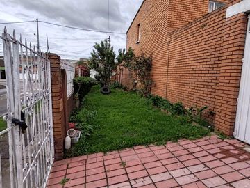 SE VENDE CASA ESQUINERA EN EL BARRIO MODELIA, BOGOTÁ D.C.