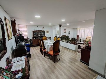 SE VENDE CASA ESQUINERA EN EL BARRIO MODELIA, BOGOTÁ D.C.