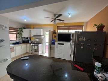 casa de venta en manta en urbanizada zona sur