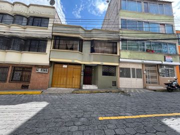 CARAPUNGO CASA EN VENTA 210m2 CON LOCAL COMERCIAL