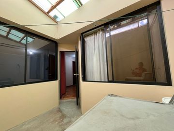 CARAPUNGO CASA EN VENTA 210m2 CON LOCAL COMERCIAL
