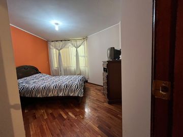 CARAPUNGO CASA EN VENTA 210m2 CON LOCAL COMERCIAL