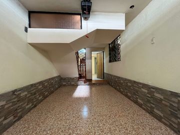 CARAPUNGO CASA EN VENTA 210m2 CON LOCAL COMERCIAL
