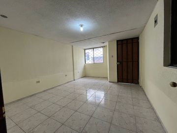 CARAPUNGO CASA EN VENTA 210m2 CON LOCAL COMERCIAL