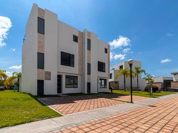 CASA EN VENTA A 10 MIN DEL TEC MONTERREY CAMPUS CUERNAVACA CON ALBERCA Y PALAPA