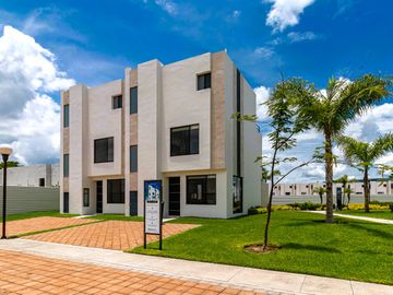 CASA EN VENTA A 10 MIN DEL TEC MONTERREY CAMPUS CUERNAVACA CON ALBERCA Y PALAPA
