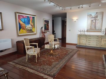 Venta Departamento González Suárez 330 m. 3 Dorm. $450.000
