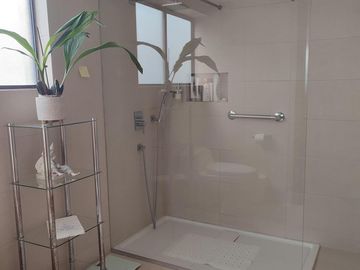 Venta Departamento González Suárez 330 m. 3 Dorm. $450.000