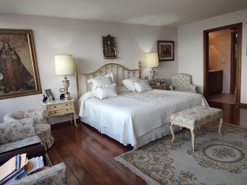 Venta Departamento González Suárez 330 m. 3 Dorm. $450.000