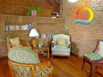 Casa frente al mar de Venta en Playas Villamil, 2.800 mts.