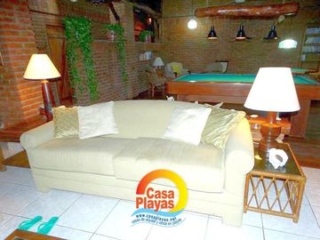 Casa frente al mar de Venta en Playas Villamil, 2.800 mts.