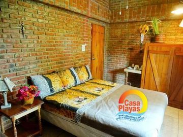 Casa frente al mar de Venta en Playas Villamil, 2.800 mts.