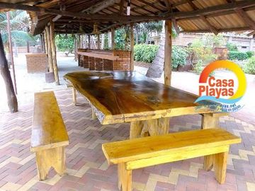 Casa frente al mar de Venta en Playas Villamil, 2.800 mts.