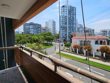 DEPARTAMENTO EN VENTA CON VISTA LATERAL A MAR EN MIRAFLORES