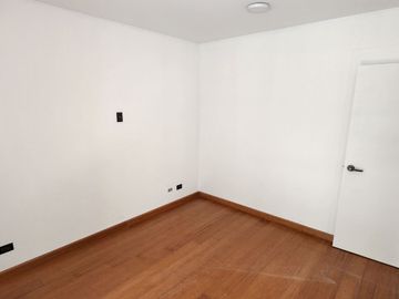 DEPARTAMENTO EN VENTA CON VISTA LATERAL A MAR EN MIRAFLORES