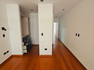 DEPARTAMENTO EN VENTA CON VISTA LATERAL A MAR EN MIRAFLORES