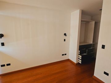 DEPARTAMENTO EN VENTA CON VISTA LATERAL A MAR EN MIRAFLORES