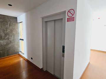 DEPARTAMENTO EN VENTA CON VISTA LATERAL A MAR EN MIRAFLORES