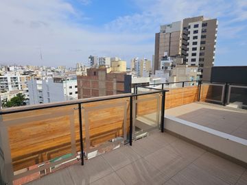DEPARTAMENTO EN VENTA CON VISTA LATERAL A MAR EN MIRAFLORES