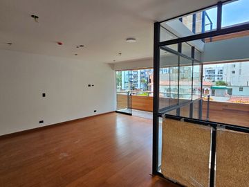 DEPARTAMENTO EN VENTA CON VISTA LATERAL A MAR EN MIRAFLORES