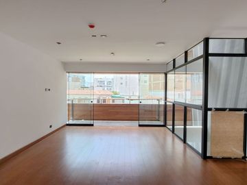 DEPARTAMENTO EN VENTA CON VISTA LATERAL A MAR EN MIRAFLORES