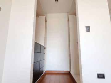 DEPARTAMENTO EN VENTA CON VISTA LATERAL A MAR EN MIRAFLORES