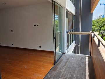 DEPARTAMENTO EN VENTA CON VISTA LATERAL A MAR EN MIRAFLORES